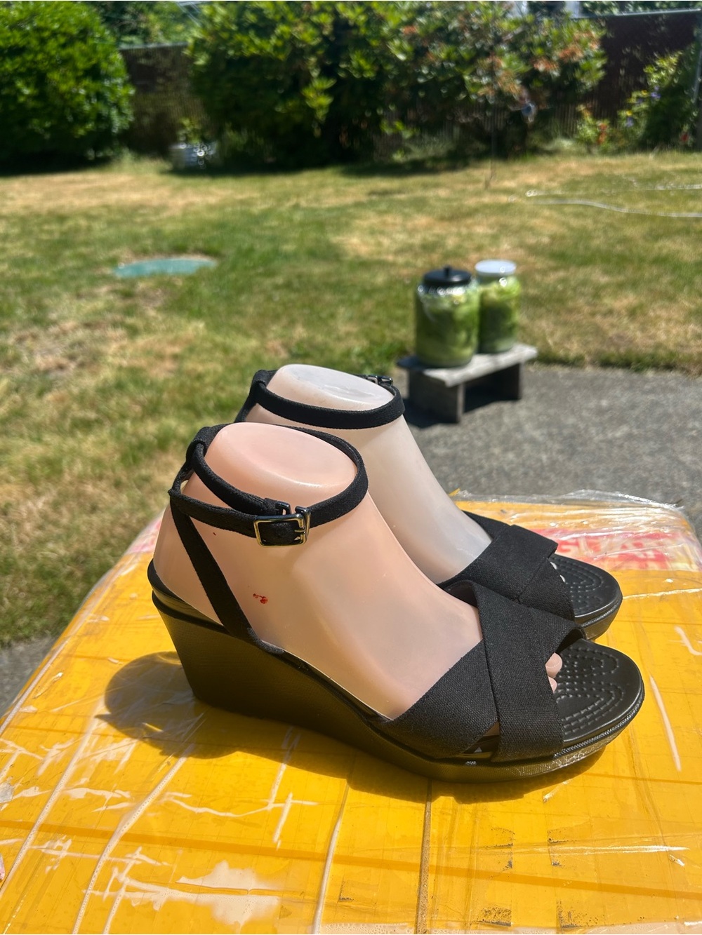 Crocs Leigh II Cross Strap Strappy Ankle Wedge Sandals Black Women’s Size 10 - Picture 2 of 16
